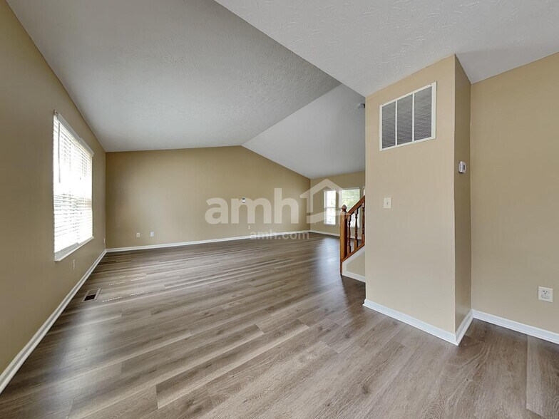 Building Photo - 161 Lakeview Dr