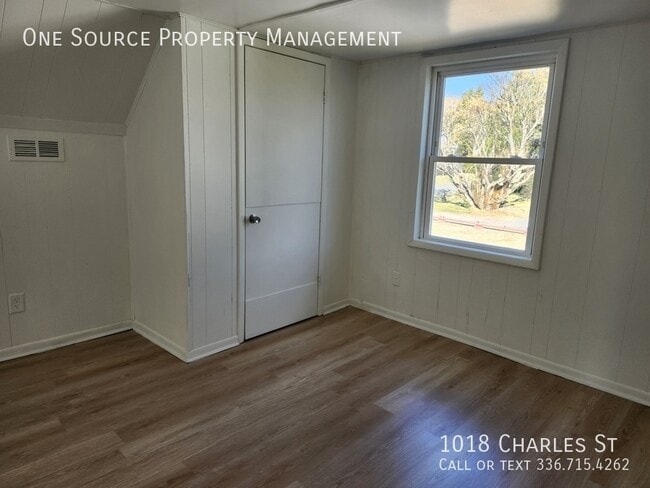 Building Photo - 1018 Charles St