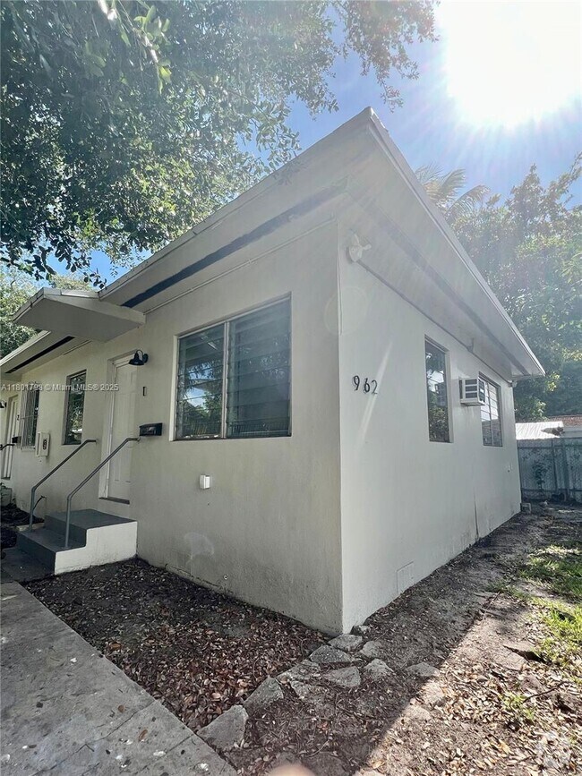 Building Photo - 962 NW 6th St