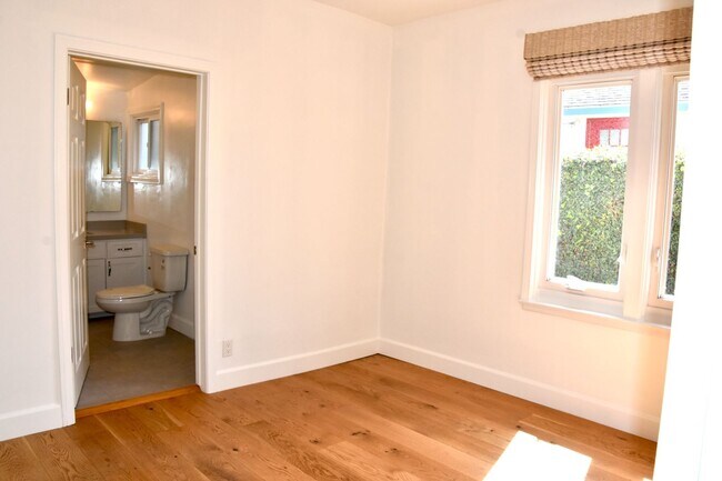 Building Photo - Beautiful spacious Home