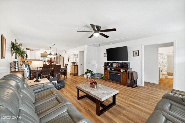 Building Photo - 526 Camellia Ave