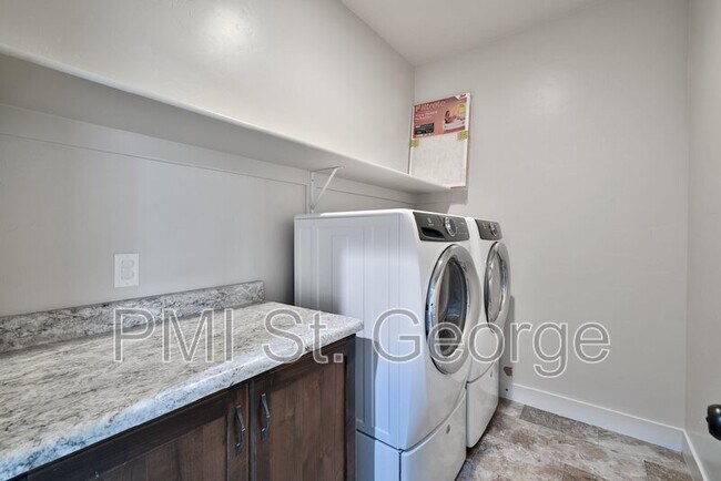 Building Photo - 3731 E Shooting Star Ln