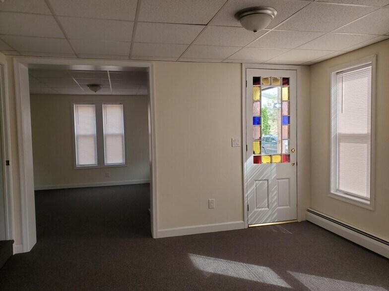 Building Photo - 21 Dubois St