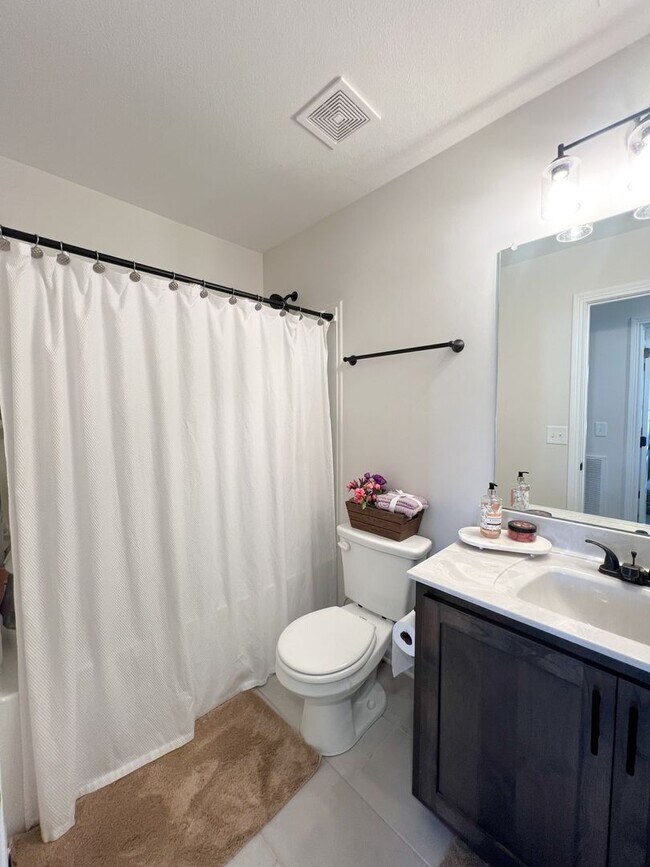 Building Photo - Charming Ranch-Style Home on a Large Corne...