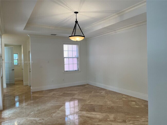 Building Photo - 570 Loretto Ave
