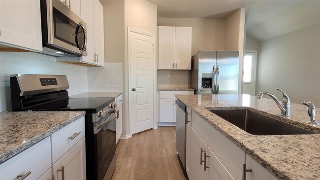Building Photo - 526 Dalloway St