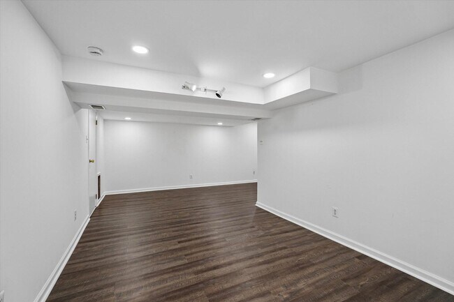 Building Photo - 1604 Cotswald Ct