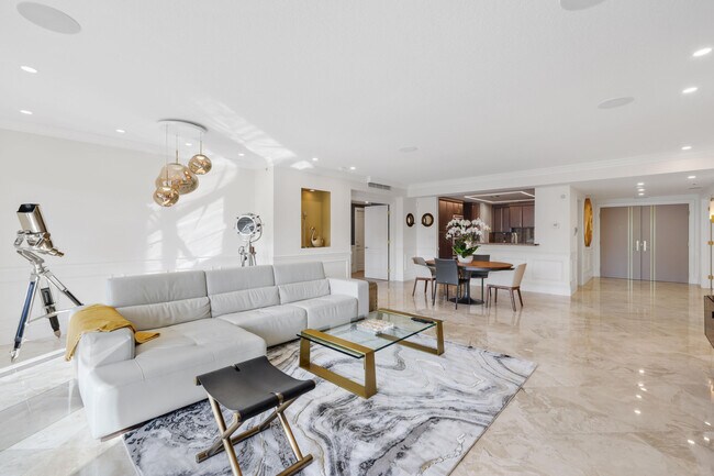 Building Photo - 200 E Palmetto Park Rd