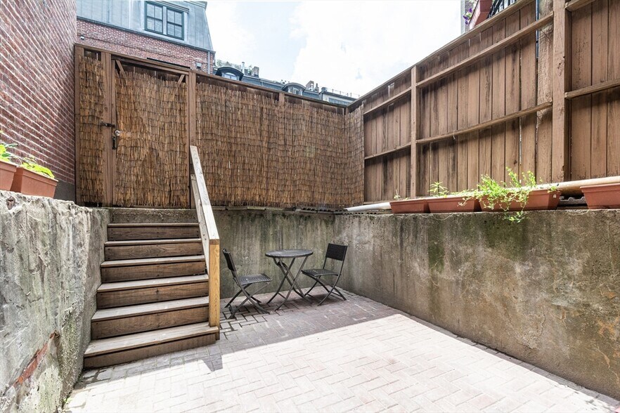 Building Photo - 78 W Concord St