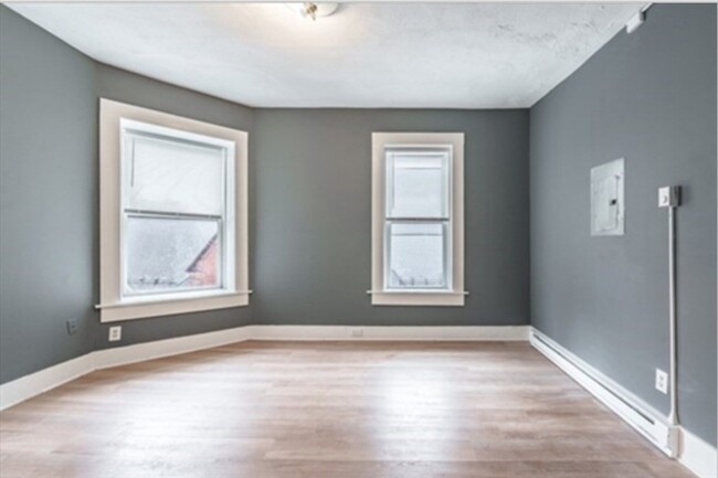 Building Photo - 173 Elm St