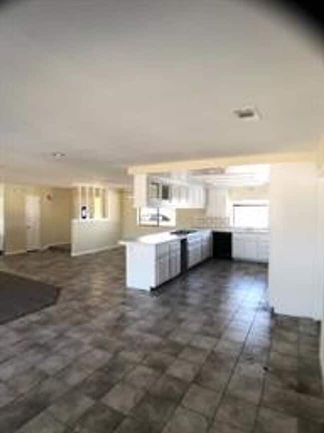Building Photo - 21036 Pine Ridge Ave