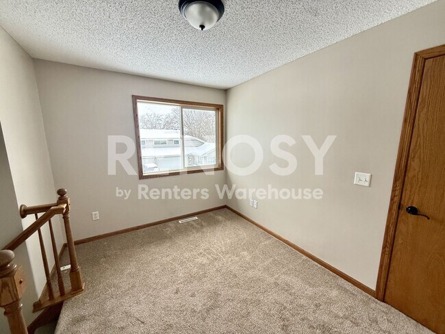 Building Photo - 6762 Gretchen Ct N