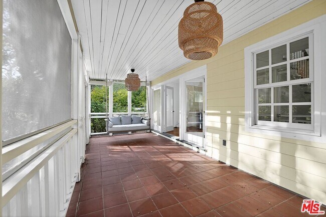 Building Photo - 15 N Ridgewood Rd