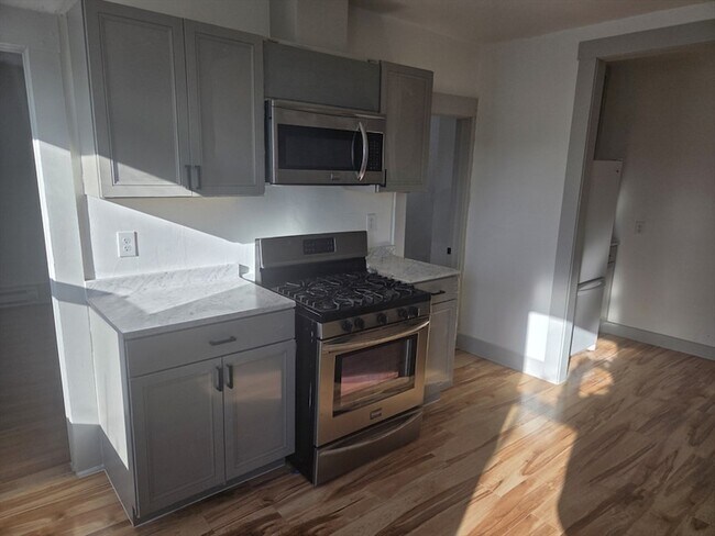 Building Photo - 40 Garnet St