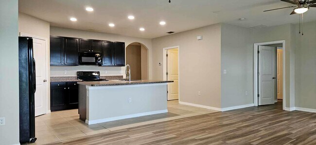 Building Photo - 318 Gris Sky Ln