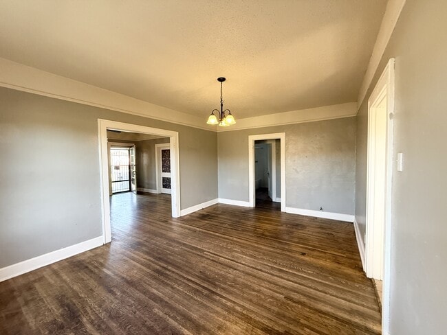 Building Photo - 834 Malvern Ave