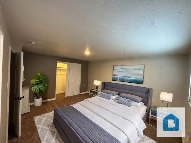 Building Photo - 1 Bedroom with Granite Counters and In-Unit Laundry!