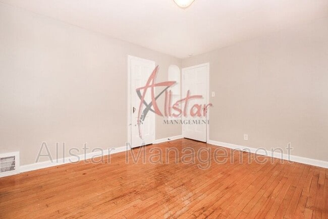 Building Photo - 3801 Woodridge Rd