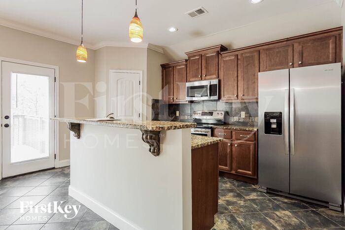 Building Photo - 5179 Meadow Lake Cir