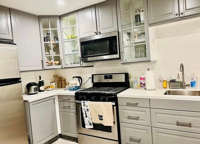 Newly remodeled 1-bedroom,1-bath in a quiet neighborhood in Golden Hill area,1 mile away from Petco. - 3029 Broadway