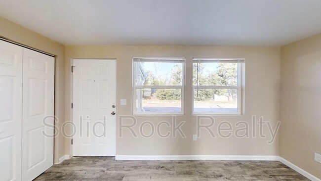 Building Photo - 2405 E St Vrain St