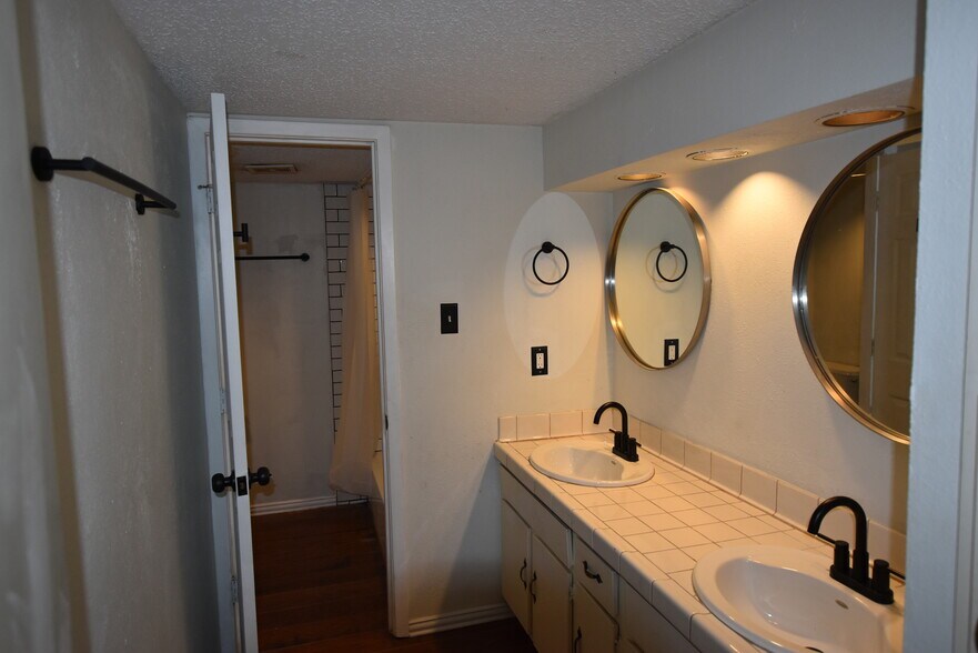 Building Photo - 6718 Eastridge Dr