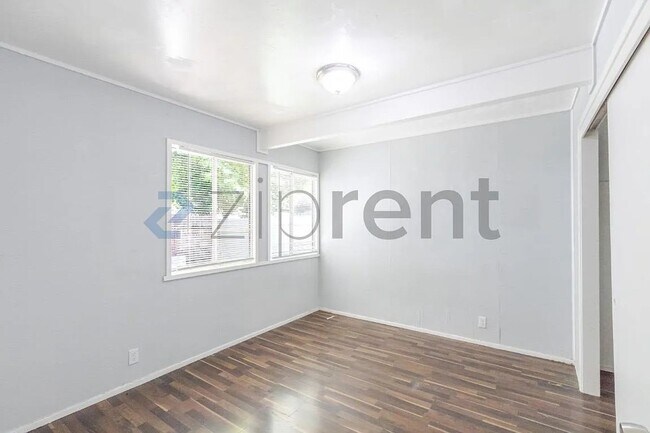 Building Photo - 709 Adeline Pl