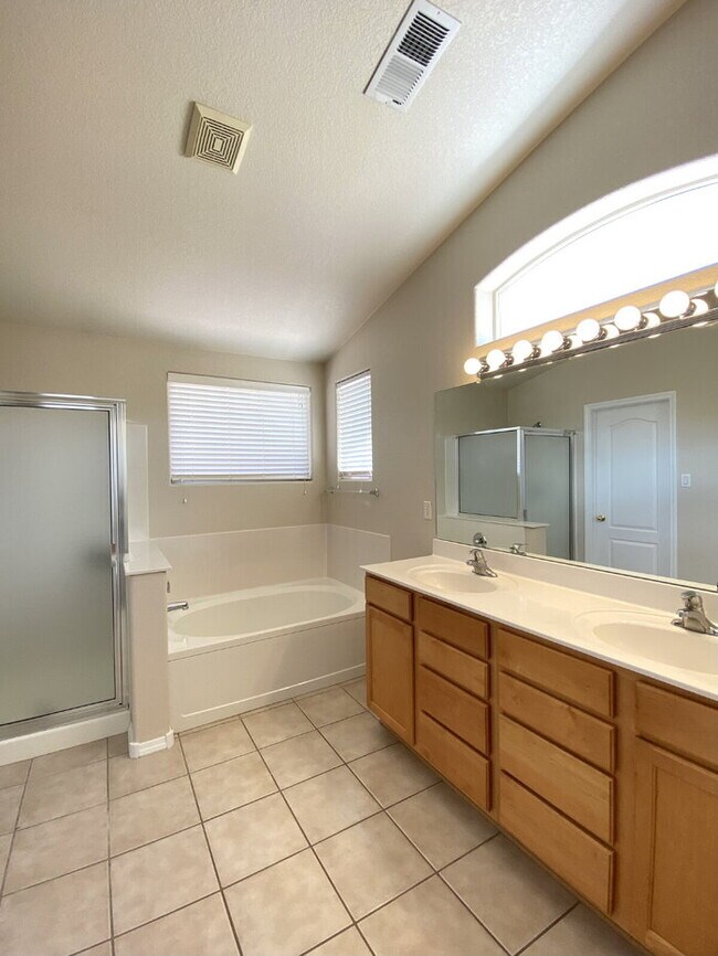 Building Photo - 4BR in Cabezon Subdivision