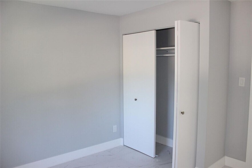 Building Photo - 522 SE 20th Ct