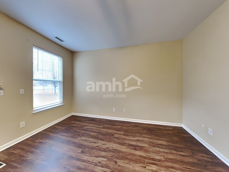 Building Photo - 2 Hidden Meadow Ct