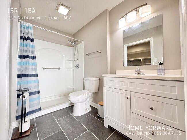 Building Photo - 2121 Nicholasville Rd