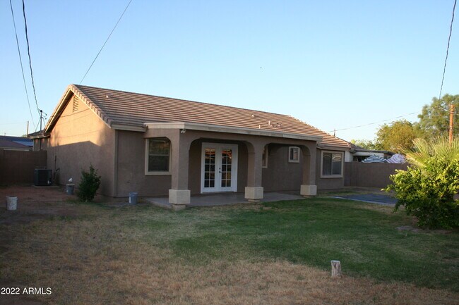 Building Photo - 11207 W Hopi St