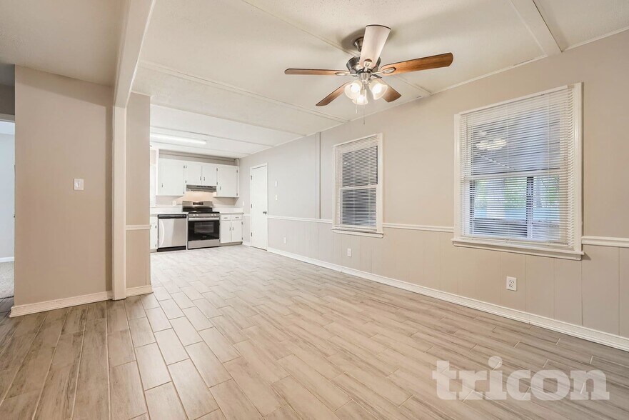 Building Photo - 5313 Larewood Dr