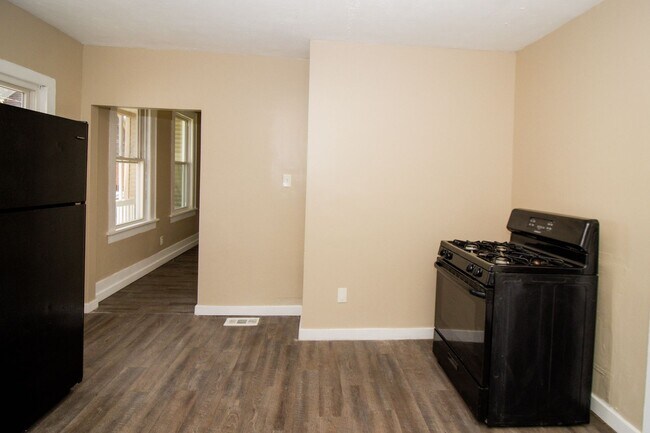 Building Photo - 3926 Woodbridge Ave