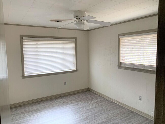 Building Photo - Come take a look at this home on a convenient corner lot