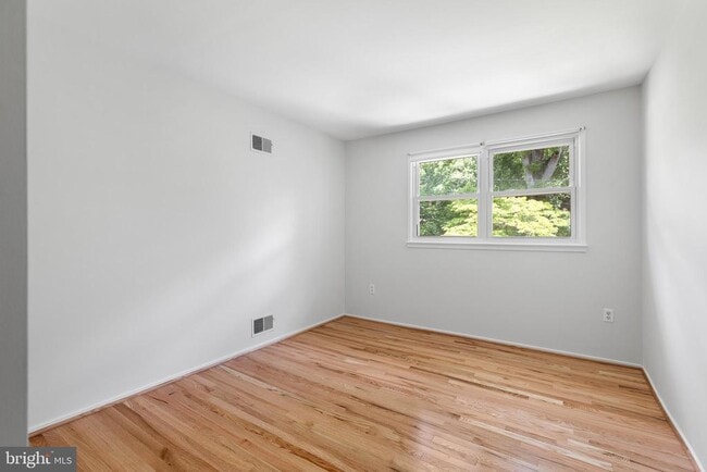 Building Photo - 1222 Noyes Dr
