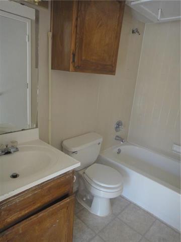 Building Photo - 504 Kings Way Dr