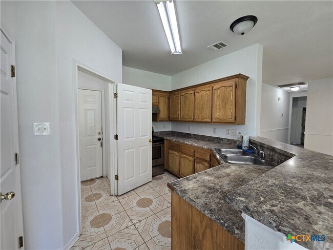 Building Photo - 761 Sheffield Rd