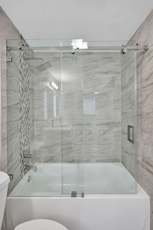 Building Photo - 4810