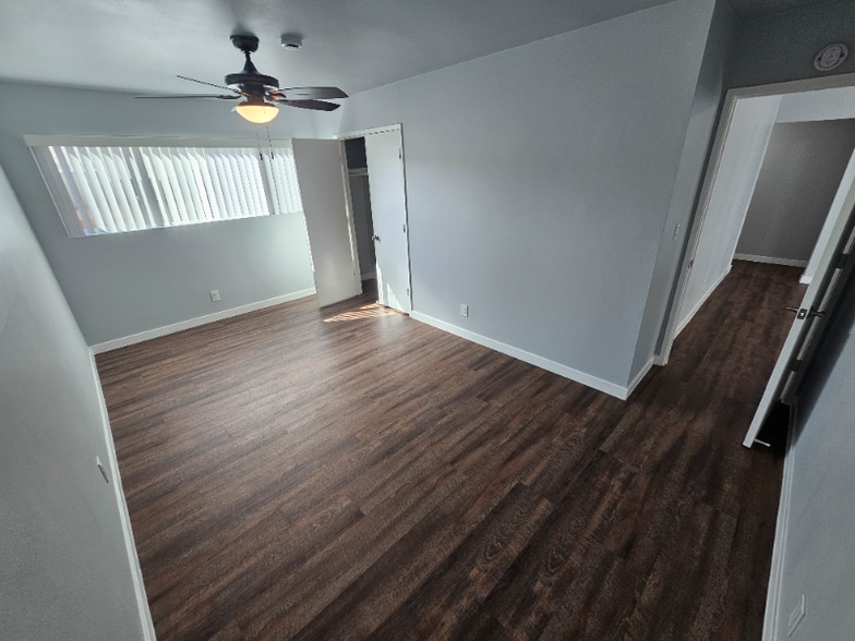 Building Photo - 1533 W 84th St