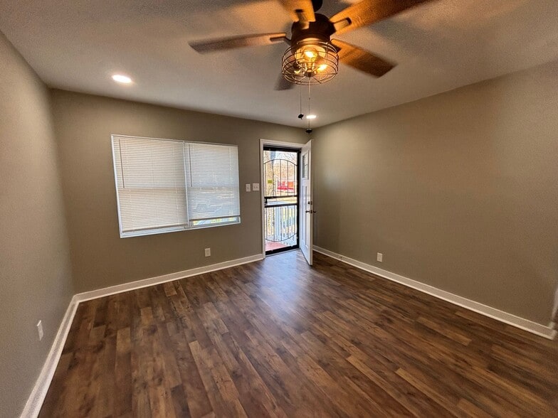 Building Photo - 3546 Debby Dr