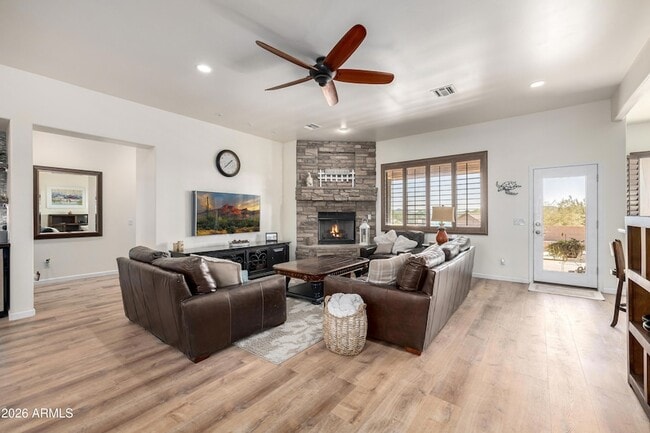 Building Photo - 1415 W Lavitt Ln