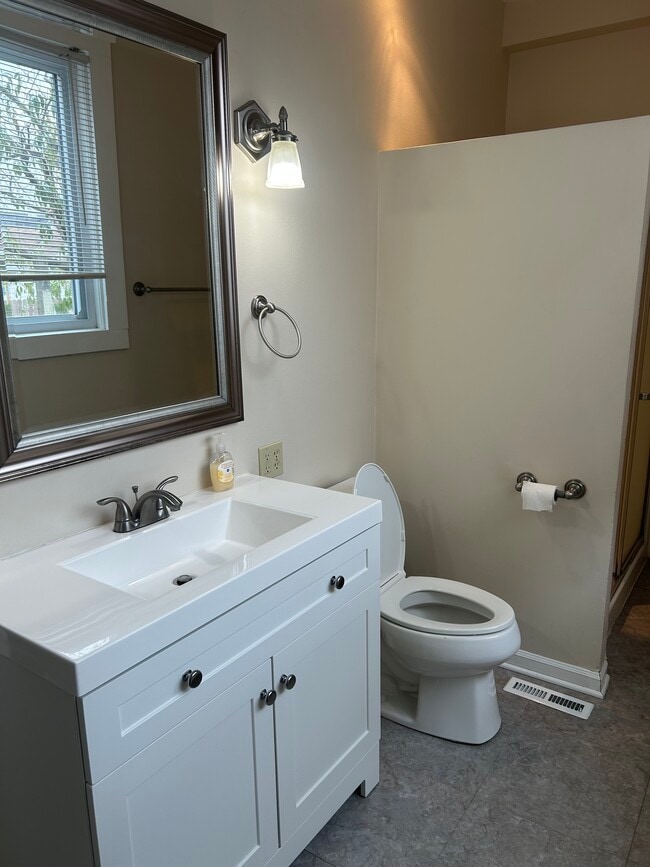 Building Photo - 435 Prospect Ct