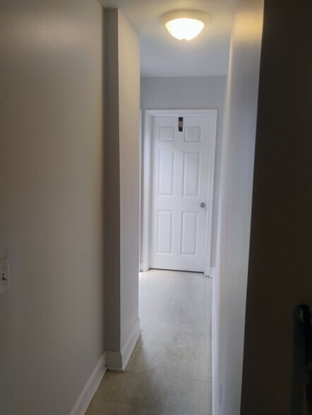 Building Photo - 720 W Market St