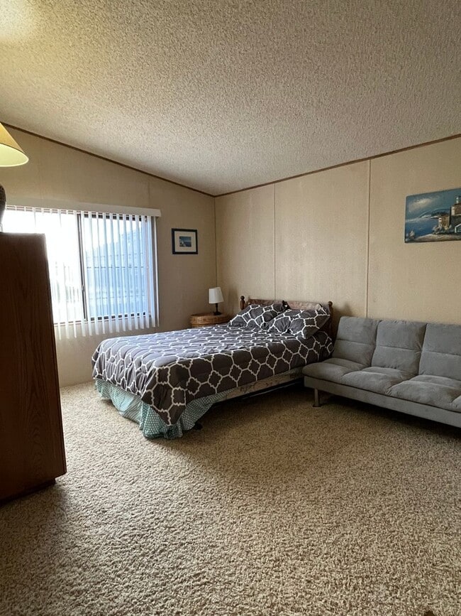 Building Photo - 807 Stahlman Dr