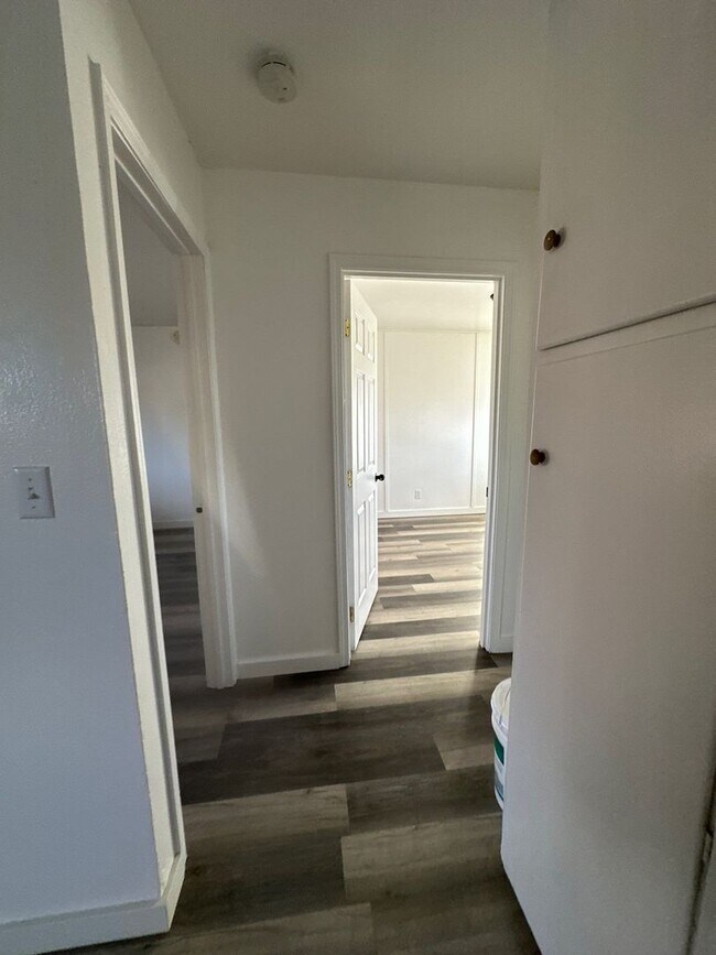 Building Photo - 2250 Home Ave