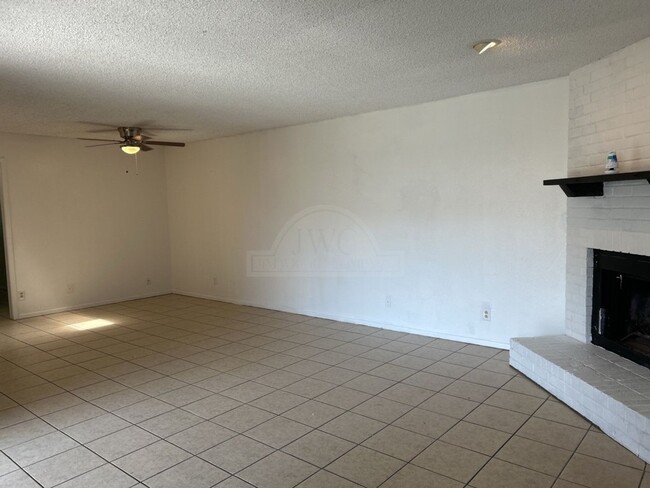 Building Photo - 2110 Hinkle Ave