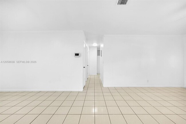 Building Photo - 304 SW 77th Ave