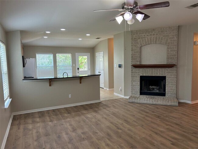 Building Photo - 200 Hartung Cove