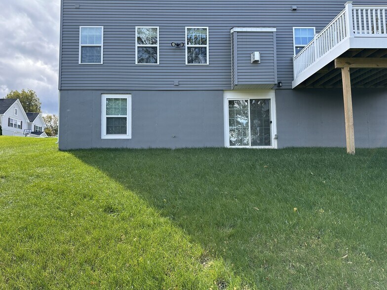 Building Photo - 3212 Vanessa Dr